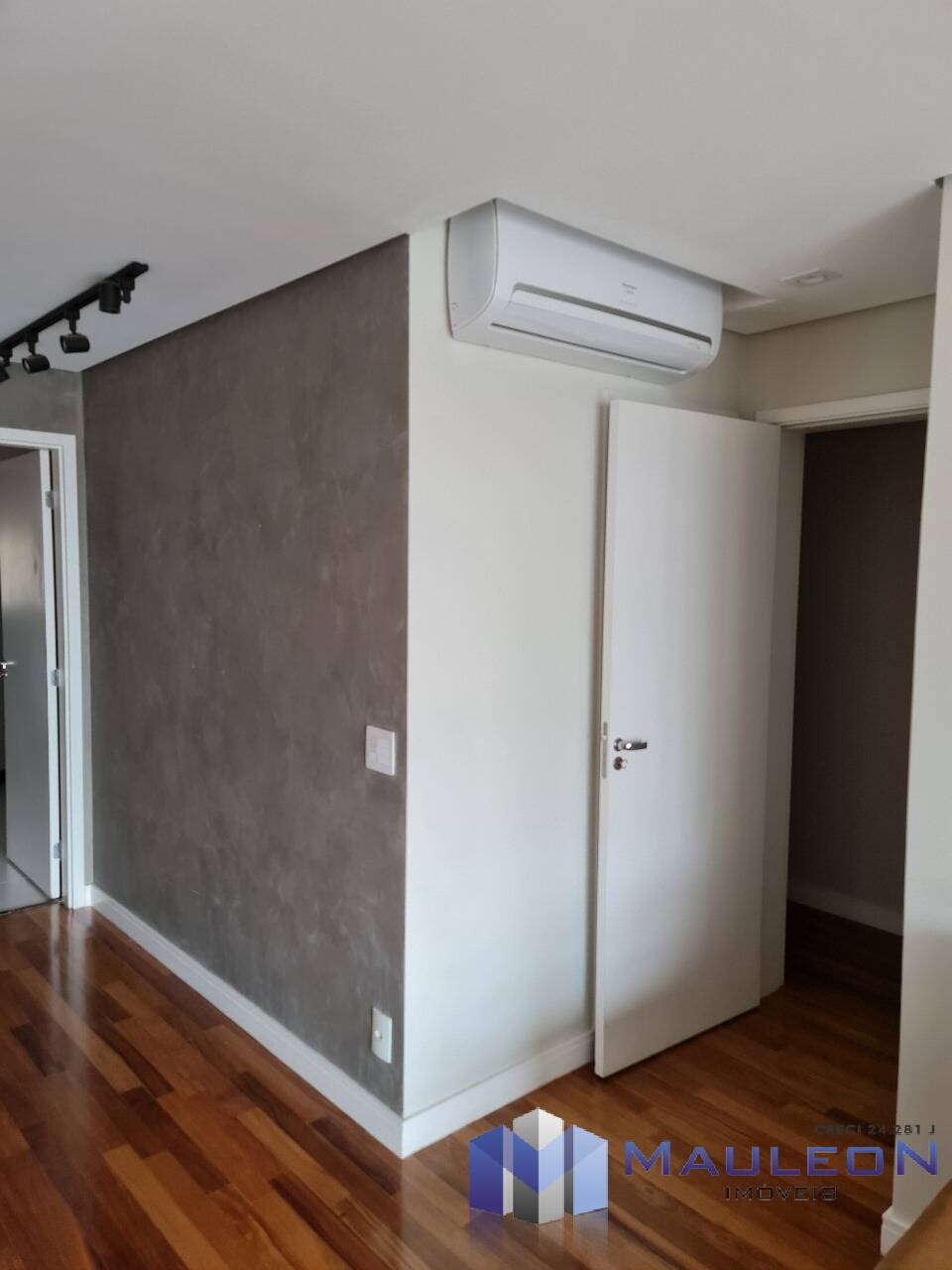 Apartamento para alugar com 3 quartos, 130m² - Foto 12